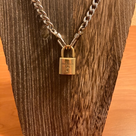 Vintage Louis Vuitton Padlock on a Cuban Chain with rounded clasps. - Picture 4 of 8